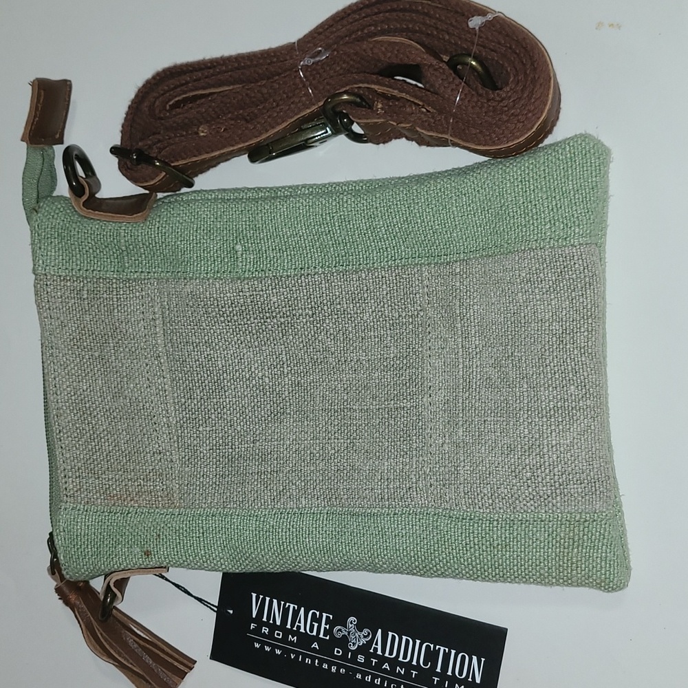 Cross Body Pocketbook by Vintage Addiction from a distant time, NEW WITH TAGS;